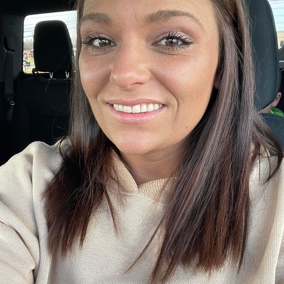 Meet your Posher, Danielle - Picture 1 of 1